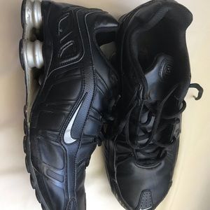 Black Nike Shox Men’s 8 women’s 10